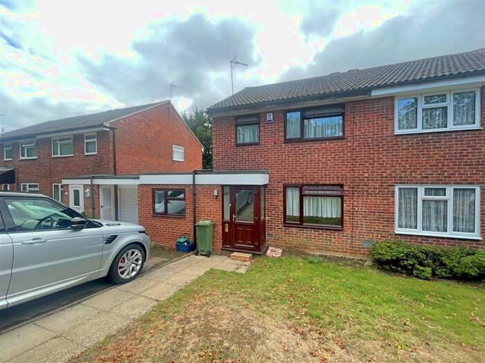 4 Bedroom Semi-Detached House To Rent In Bishopstone, Bradville, Milton Keynes, MK13