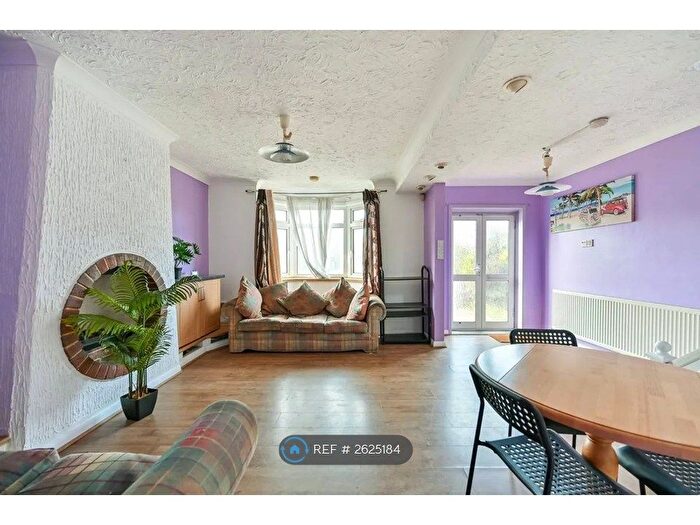 4 Bedroom Semi-Detached House To Rent In Gloucester Road, Feltham, TW13