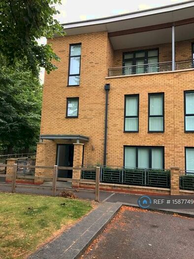 4 Bedroom Semi-Detached House To Rent In Wolsey Crescent, Kent, DA9