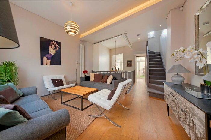 4 Bedroom Town House To Rent In Battersea Square, London, SW11