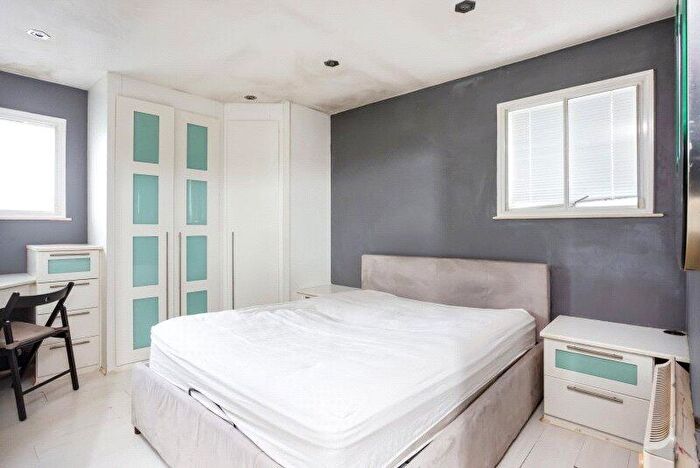 1 Bedroom Apartment For Sale In Durward Street, London, E1