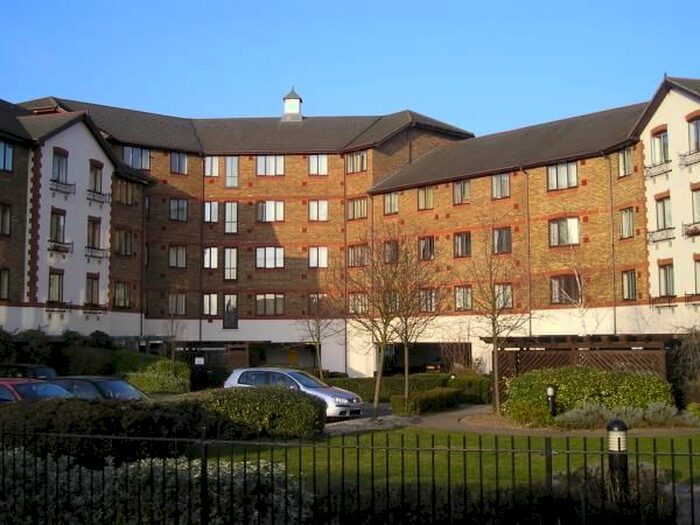 1 Bedroom Flat To Rent In Juniper Court, Hanworth Road, Hounslow, TW3