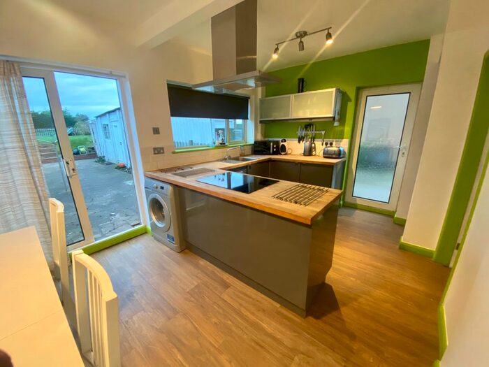 3 Bedroom Semi-Detached House To Rent In Leighton Close, Leamington Spa, CV32