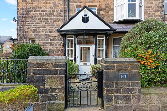 2 Bedroom Flat For Sale In Riddings Road, Ilkley, West Yorkshire, LS29