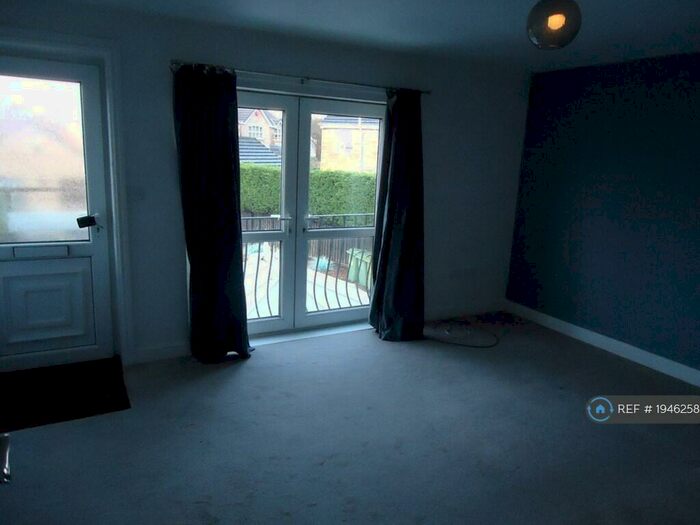 2 Bedroom Flat To Rent In Quarry Road, Gomersal, Cleckheaton, BD19