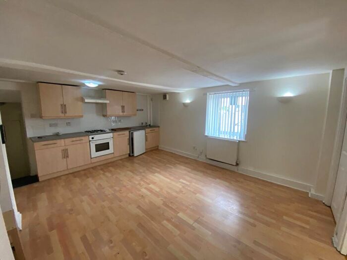 2 Bedroom Apartment To Rent In Town Street, Stanningley, Pudsey, LS28