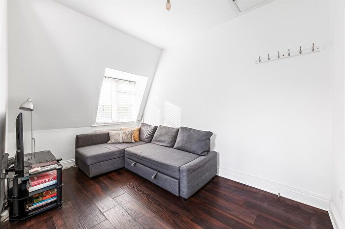 1 Bedroom Flat For Sale In Boston Manor Road, Brentford, TW8