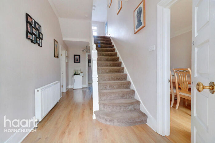 8 Bedroom Detached House For Sale In Parkstone Avenue, Hornchurch, RM11