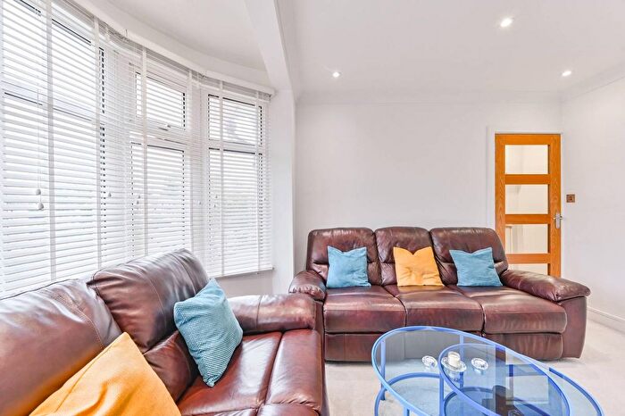 2 Bedroom Maisonette For Sale In Braemar Avenue, Neasden, London, NW10