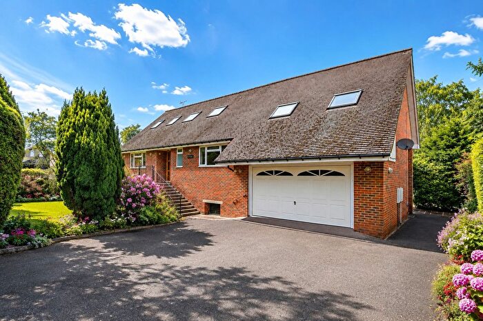 4 Bedroom Detached House For Sale In Towpath, Shepperton, TW17