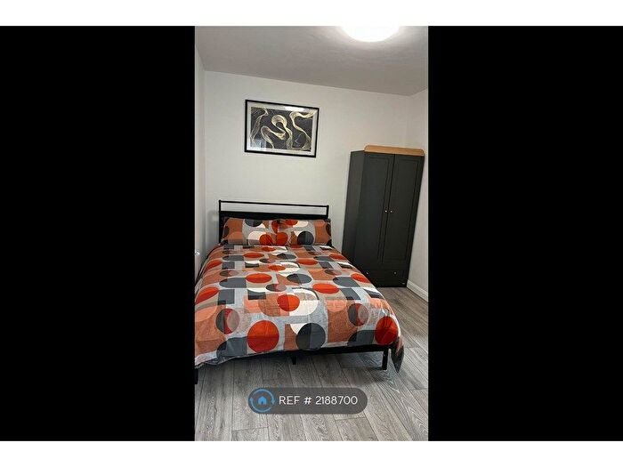 Studio To Rent In Upper Part Lindsey Street, Epping, CM16