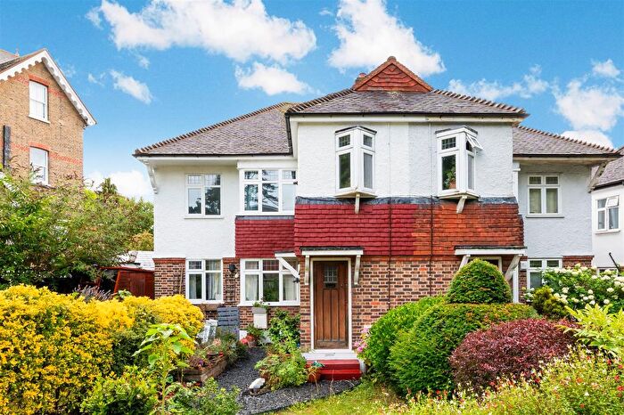 2 Bedroom Flat For Sale In Pixham Court, Lake Road, Wimbledon, SW19