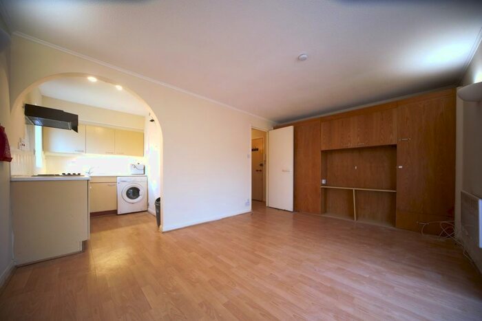 1 Bedroom Studio To Rent In Mead Avenue, Langley, SL3