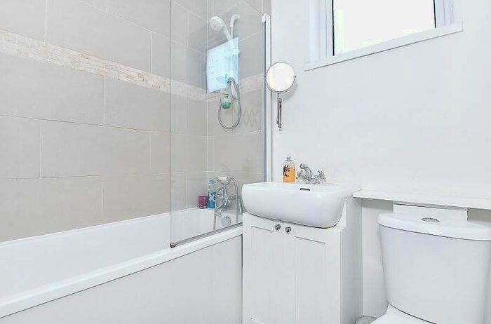 1 Bedroom Detached House To Rent In Bedford Hill, Balham SW12
