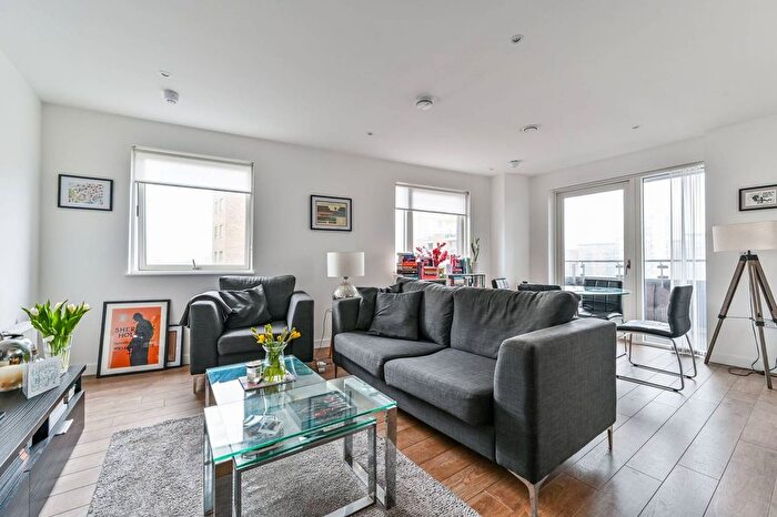2 Bedroom Flat For Sale In Vitruvian Court, Limehouse, London, E14