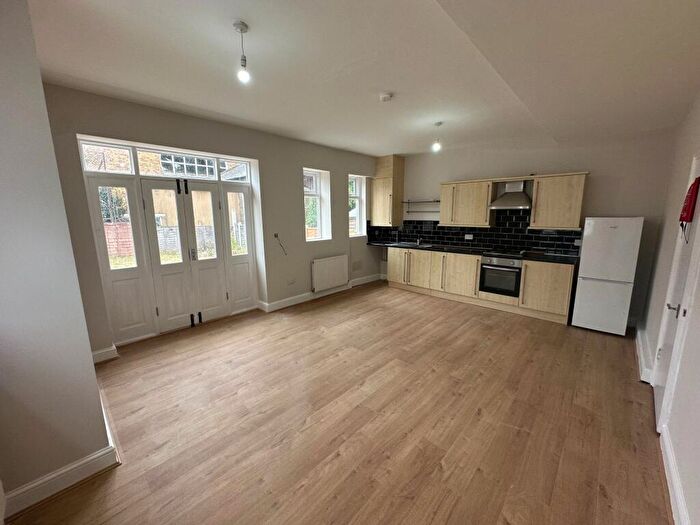 2 Bedroom Flat To Rent In Vestry Road, E17