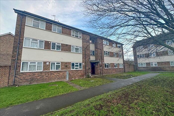 3 Bedroom Flat For Sale In Main Street, Hanworth, Middlesex, TW13