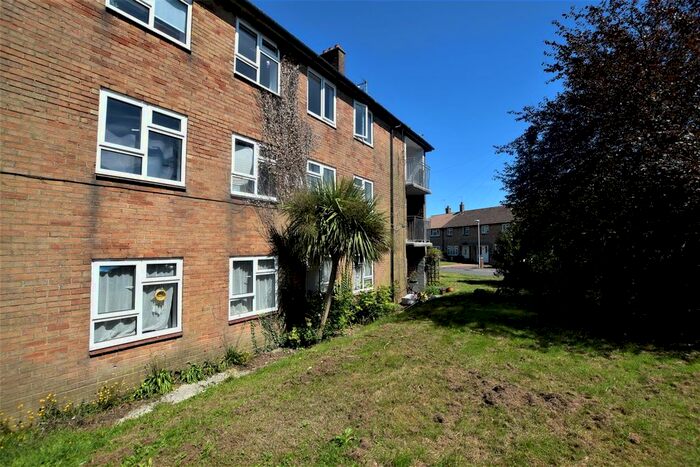 2 Bedroom Flat To Rent In Rockhurst Drive, Eastbourne, BN20