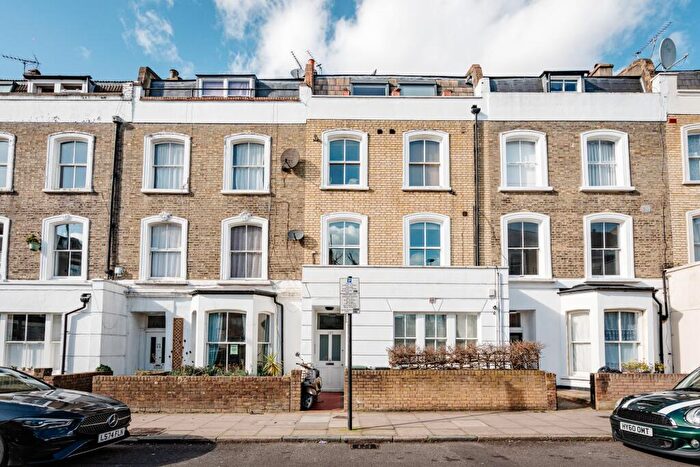 2 Bedroom Flat For Sale In Tollington Way, London, N7