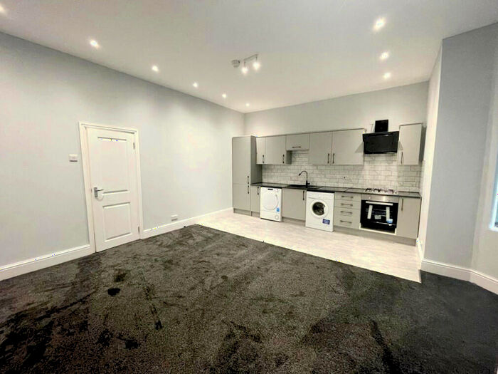 3 Bedroom Flat To Rent In Mayfield Road, Manchester, M16