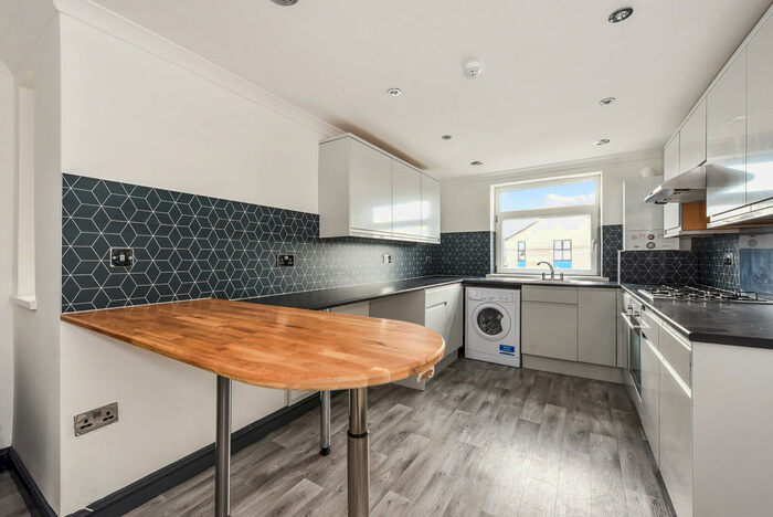 3 Bedroom Apartment To Rent In Crwys Road, Cardiff, CF24