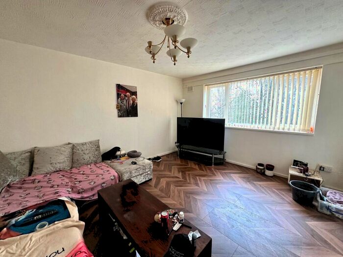 2 Bedroom Flat To Rent In Cholmondeley Road, Salford, M6