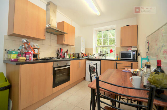 3 Bedroom Flat To Rent In Pembury Road, Hackney Downs, Lower Clapton, London, E5