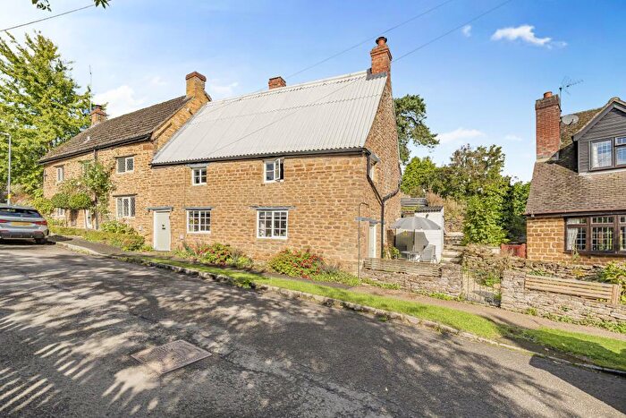 2 Bedroom Semi-Detached House For Sale In Banbury, Oxfordshire, NN11