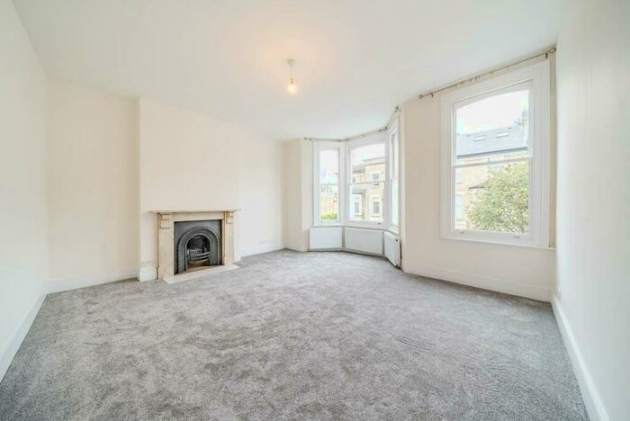 4 Bedroom Flat To Rent In Lindore Road, Between The Commons, London, SW11