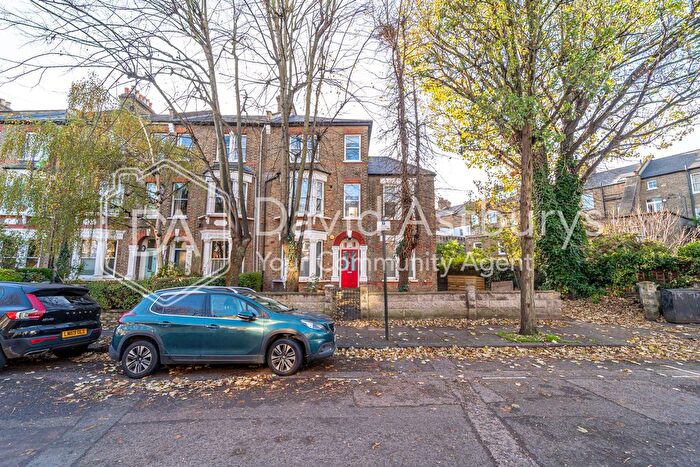 Studio To Rent In St. Georges Avenue, Tufnell Park, London, N7
