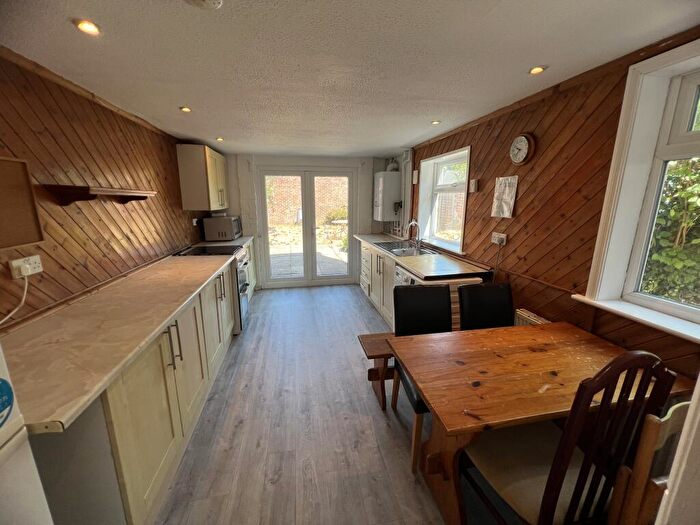 4 Bedroom House To Rent In Avenue Road, SO14