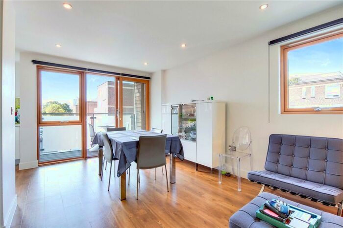 3 Bedroom Maisonette To Rent In Verdigris Apartments, Old Bethnal Green Road, London, E2
