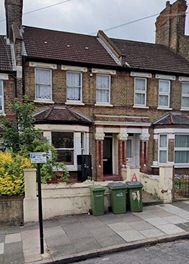 3 Bedroom Flat To Rent In Griffin Road, London, London, SE18