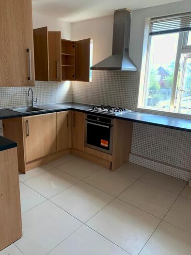 3 Bedroom Flat To Rent In Bushey Hall Road, Bushey, WD23