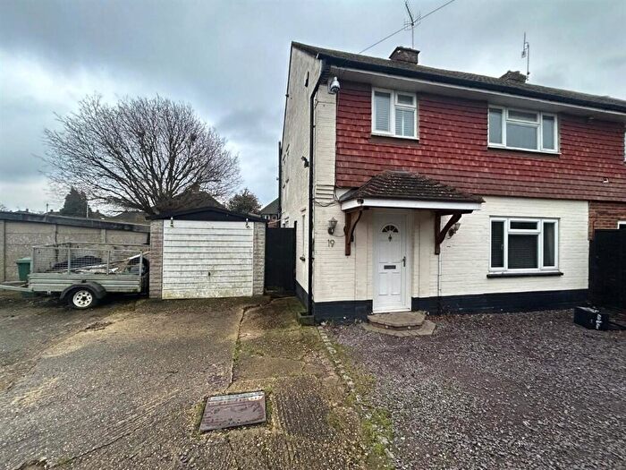 3 Bedroom Semi Detached House For Sale In Crescent Way, Horley, RH6