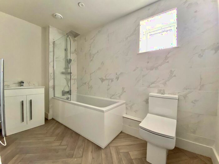 2 Bedroom Apartment To Rent In High Street, Pontypridd, CF37