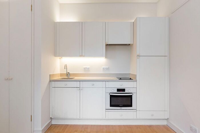 1 Bedroom Flat To Rent In Penywern Road, London, SW5
