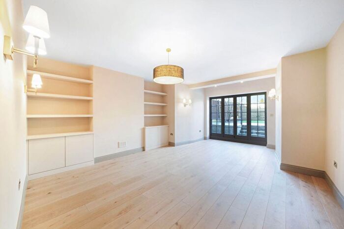 3 Bedroom Flat To Rent In Cavendish Road, London, NW6