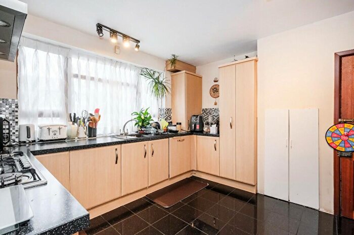 3 Bedroom Terraced House For Sale In Appleby Road, London, E16