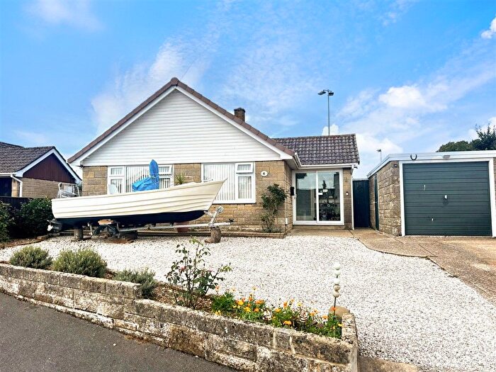 2 Bedroom Detached Bungalow For Sale In Firs Close, Cowes, Isle Of Wight, PO31