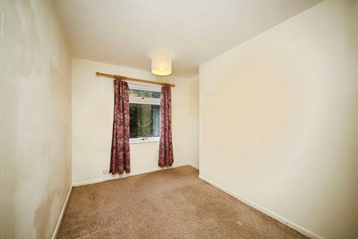 2 Bedroom Flat For Sale In Bacon Drive, Taunton, TA1