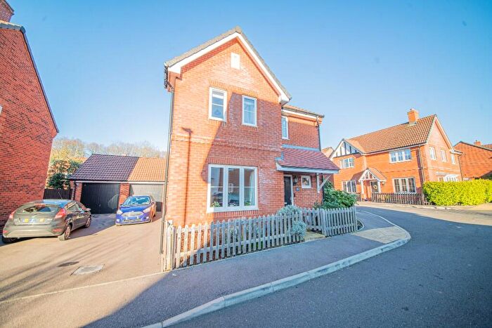 3 Bedroom Detached House For Sale In Chiltern Crescent, Fair Oak, Eastleigh, SO50