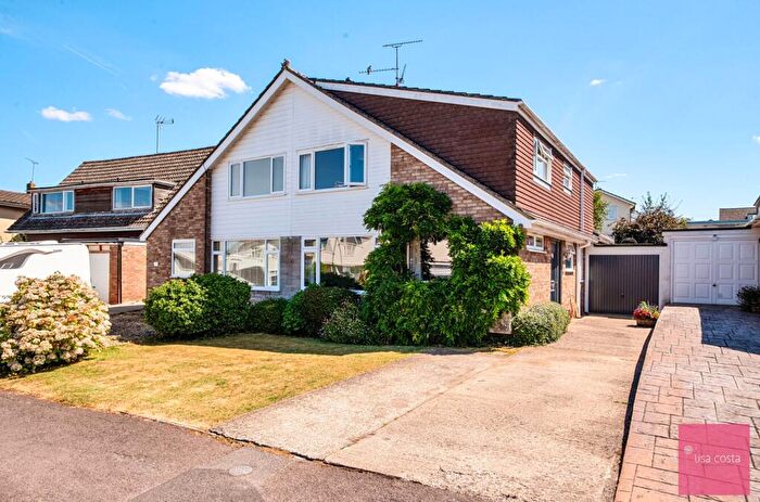 4 Bedroom Semi Detached House For Sale In Meadowside, Thornbury, BS35
