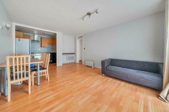 2 Bedroom Flat To Rent In Elizabeth Gardens, Stanmore, HA7