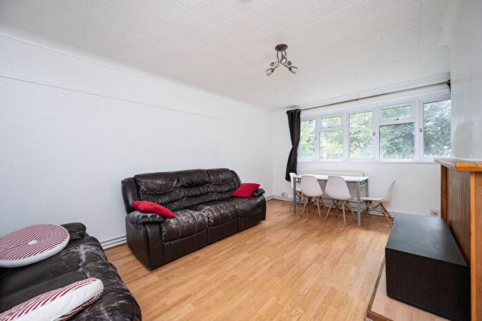 4 Bedroom Flat To Rent In Christian Street, , Whitechapel, London, E1