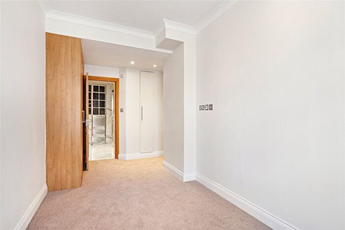 1 Bedroom Flat To Rent In Ovington Court, - Brompton Road, Knightsbridge, London, SW3