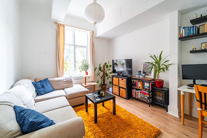 1 Bedroom Flat For Sale In Archway Road, Highgate, N6
