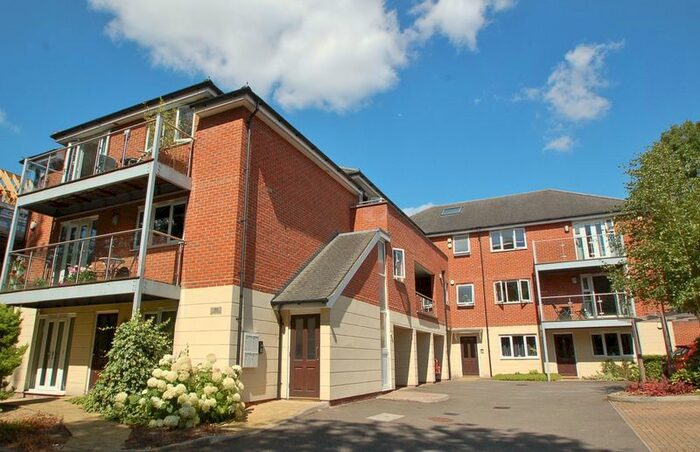 2 Bedroom Flat To Rent In London Road, High Wycombe HP11