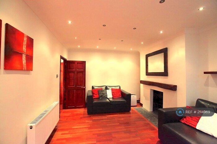 2 Bedroom Flat To Rent In Finsbury Park, London, N4