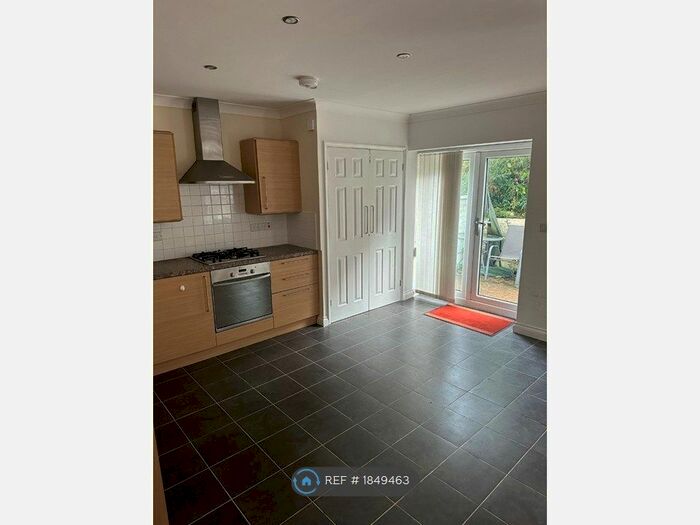 2 Bedroom Flat To Rent In Feadon Lane, Portreath, Redruth, TR16